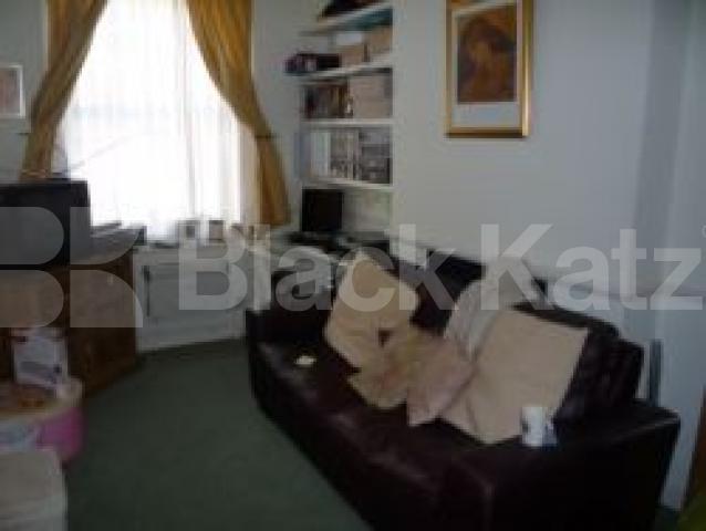 			BARGAIN ONE BED FLAT IN CENTRAL CROUCH END!, 1 Bedroom, 1 bath, 1 reception Flat			 Topsfield Parade, CROUCH END N8